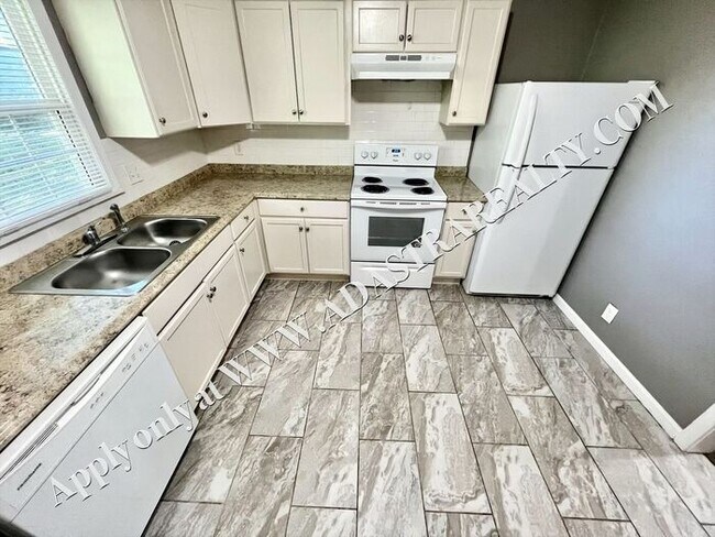 Building Photo - Cozy 2 Bed 1 Bath Duplex in Independence-Available NOW!!