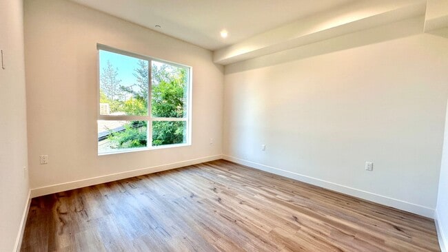 Building Photo - Luxury NoHo Brand New Units!