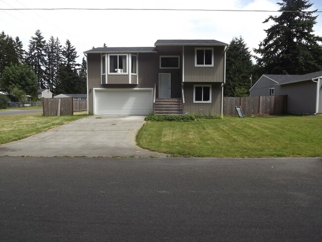 Primary Photo - Wonderful Split-Level 3 bedroom 2 bath hom...
