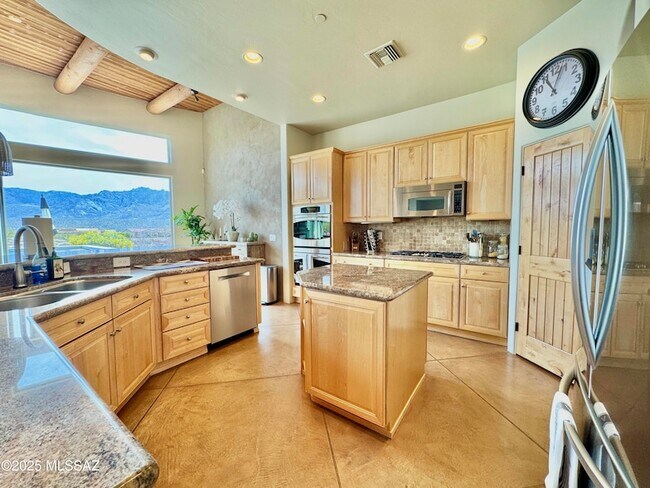 Building Photo - 11096 N Pusch Ridge View Pl