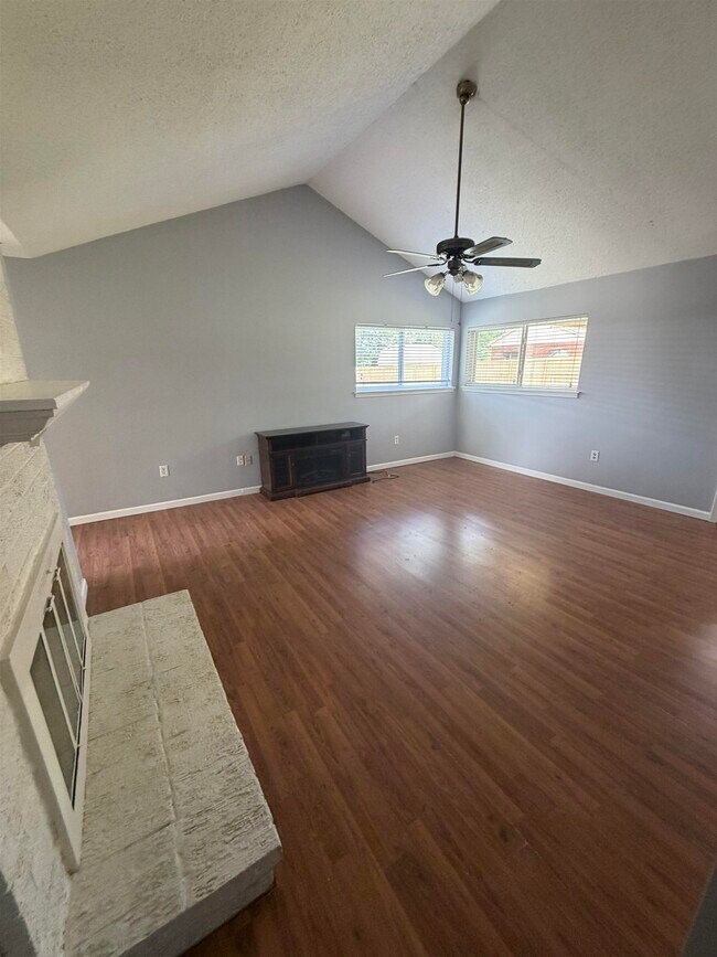 Building Photo - 7016 Pam Dr