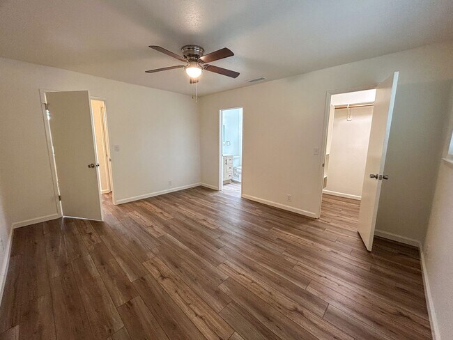 Building Photo - 2 Bedroom Duplex for Rent in Chico CA | Garage, Fireplace, Walk-In Closet, Backyard!