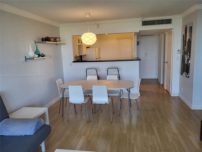 Building Photo - 3475 N Country Club Dr