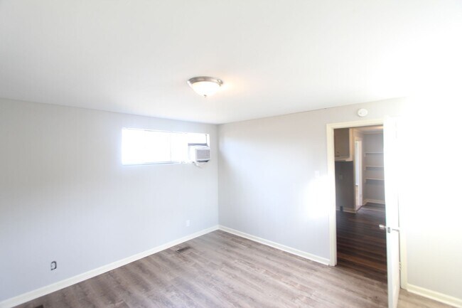Building Photo - 1705 2nd Ct W