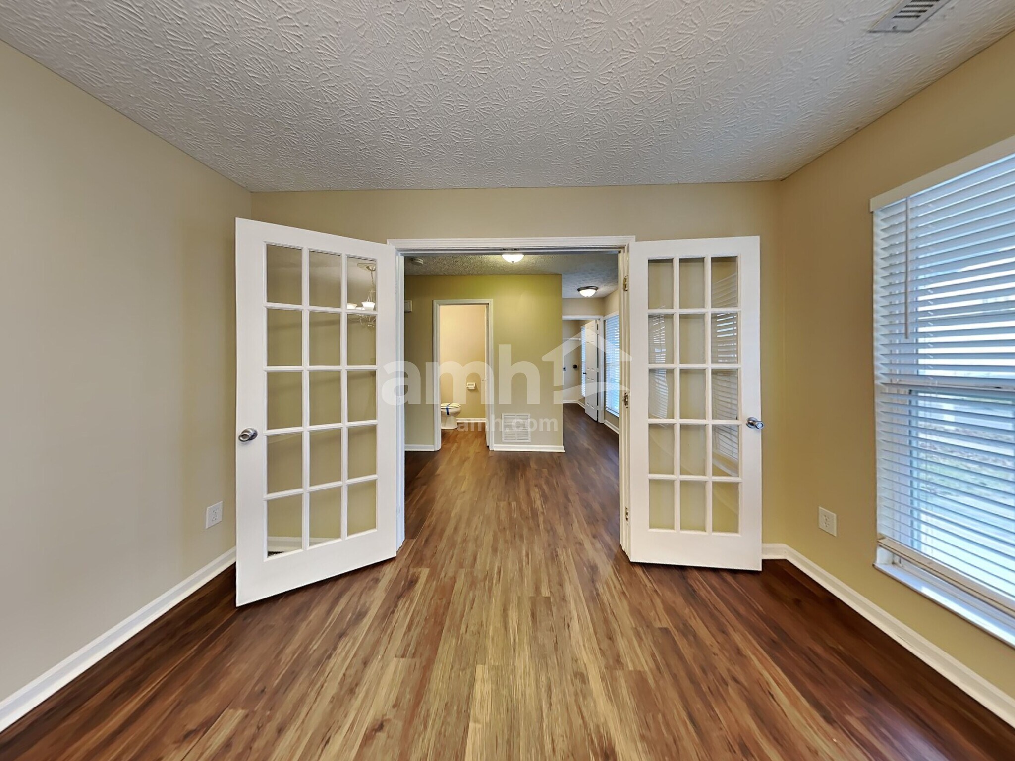 Building Photo - 2490 Delowe St