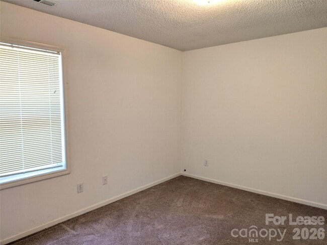 Building Photo - 108 Bogey Ln