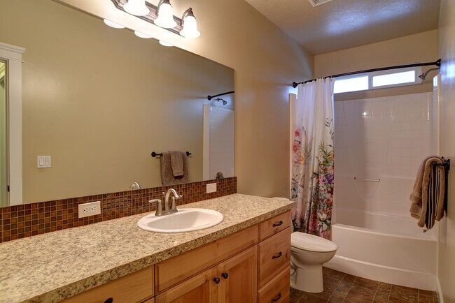 Building Photo - 5901 N Beaham Ave