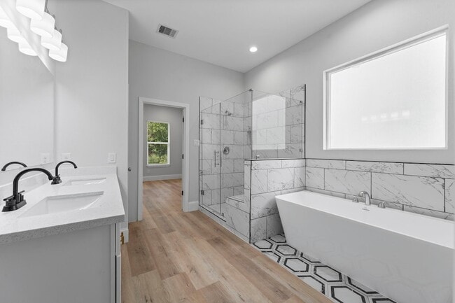 Building Photo - 478 Stephen F Austin Dr