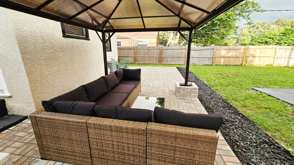 Building Photo - 1752 14th Ave S