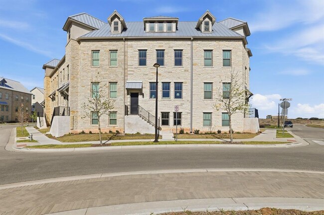 Building Photo - 905 Pullman St