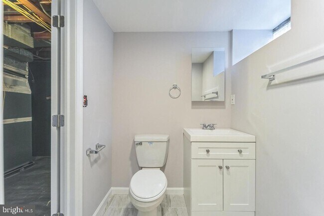 Building Photo - 4011 Mortimer Ave