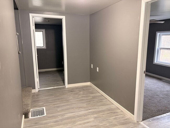 Building Photo - Spacious 2 Bedroom Iowa Home Available Now