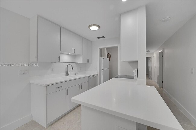 Building Photo - 808 SW 12th Ct