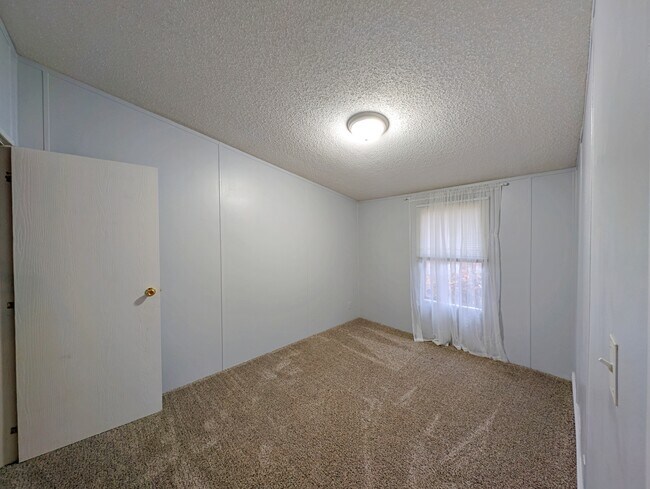 Building Photo - 1340 Meadowland Dr