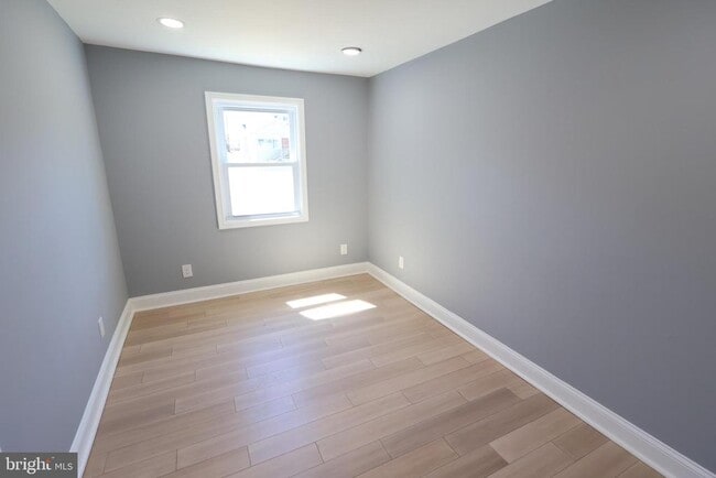 Building Photo - 5110 Kenwood Ave