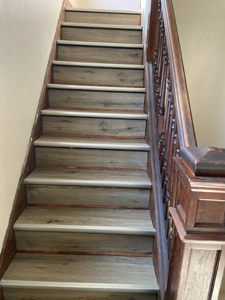 Building Photo - 3929 Clybourne Ave