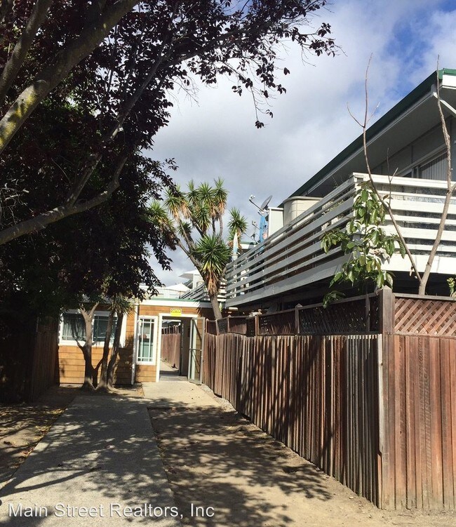 Building Photo - 1945 42nd Ave