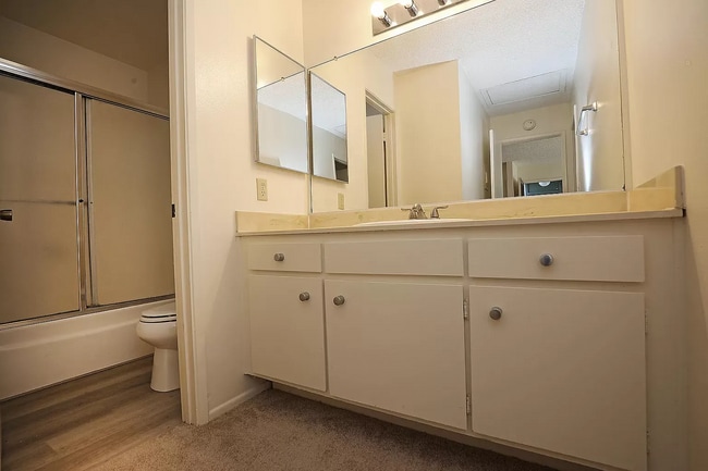 Building Photo - APT 92