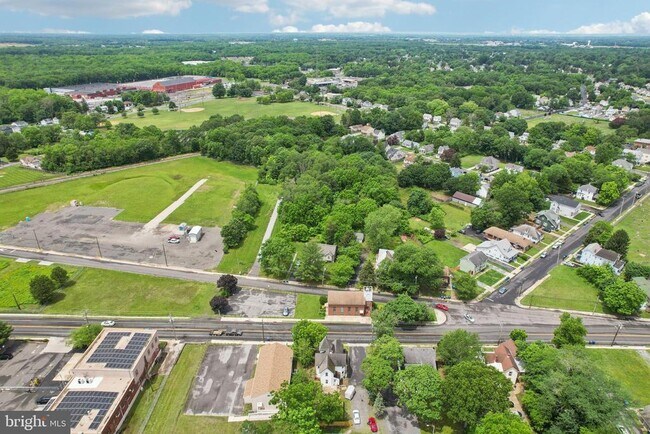 Building Photo - 134 S Main St