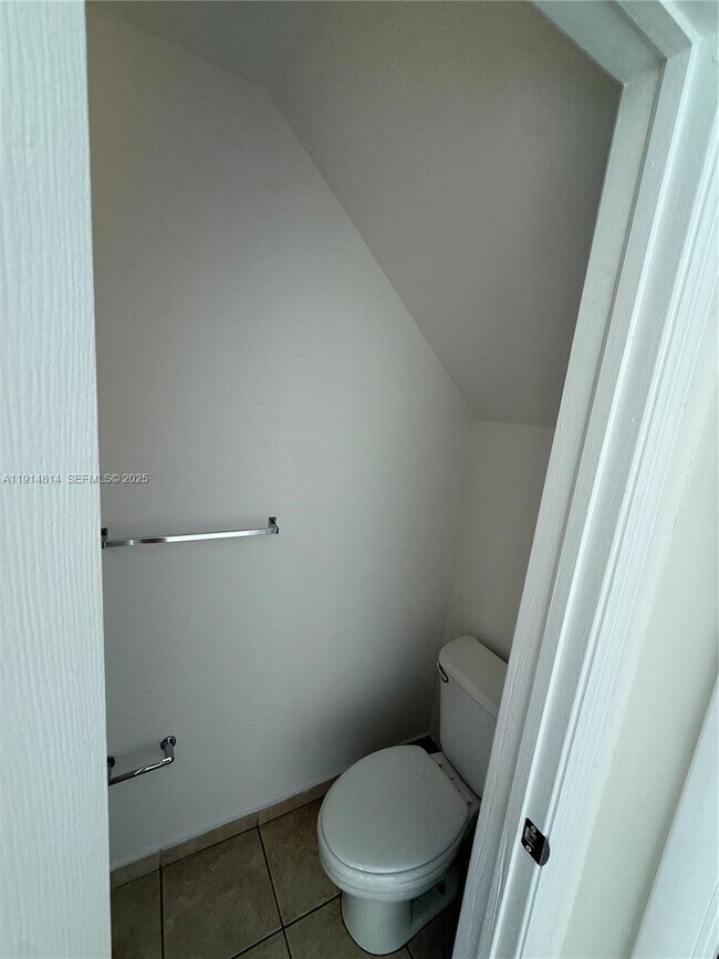 Building Photo - 821 SW 2nd St