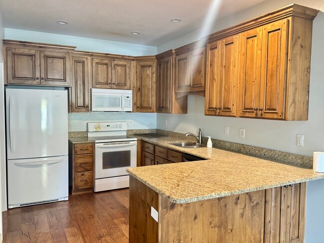 Building Photo - 588 S 350 E