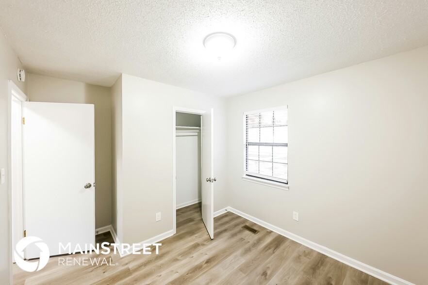 Building Photo - 3010 Lone Oak Rd