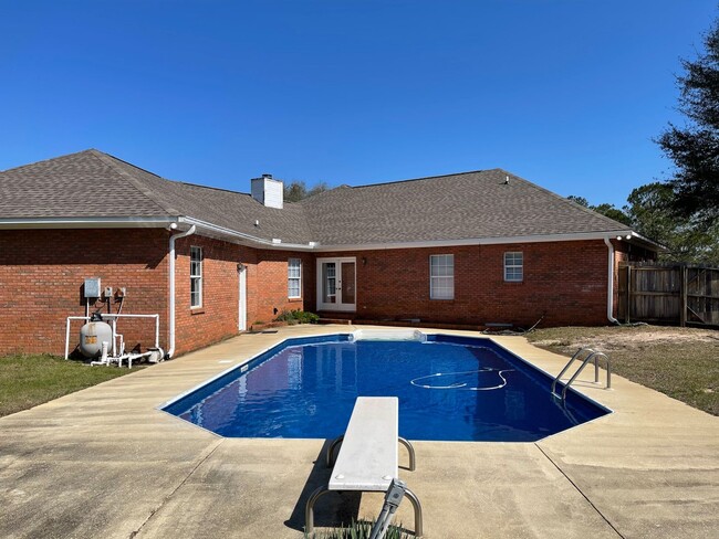 Building Photo - Oak Lake Estates - Pool w/Pool Care Included!