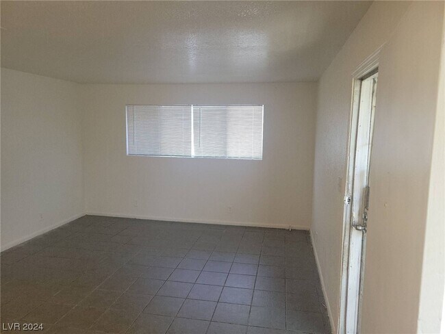 Building Photo - 304 Orland St