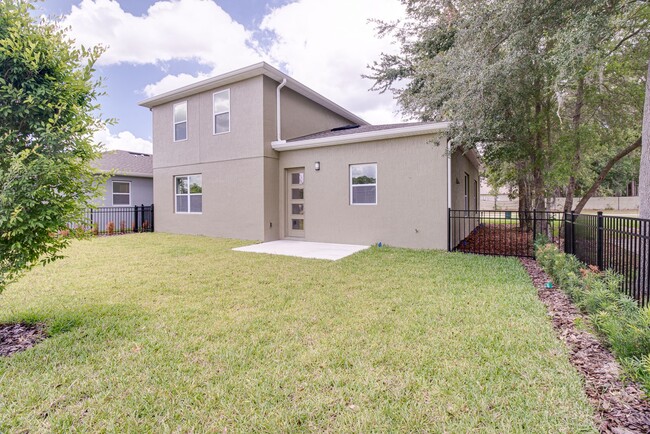 Building Photo - Single Family Home 4 Bedroom 3.5 Bath Near...