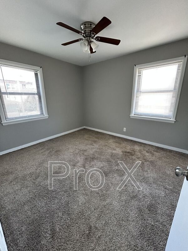 Building Photo - 126 E 13th St