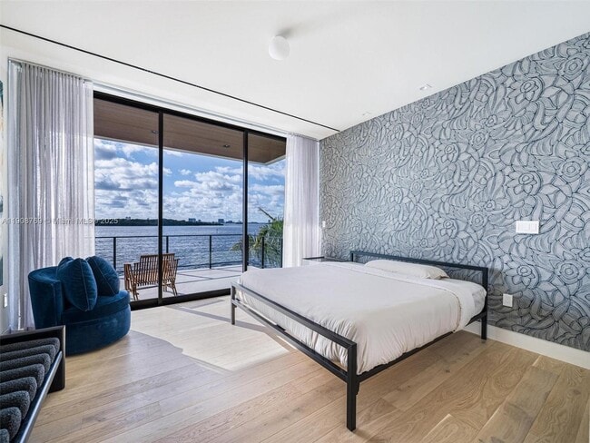 Building Photo - 11400 N Bayshore Dr