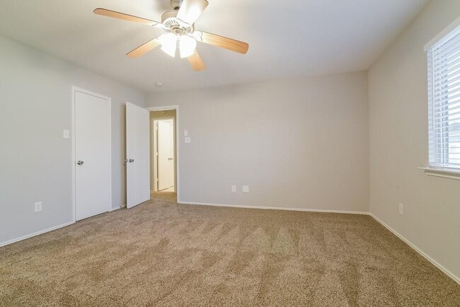 Building Photo - 11811 Sunny Stream Dr