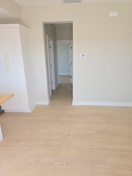 Building Photo - 4305 Ave S