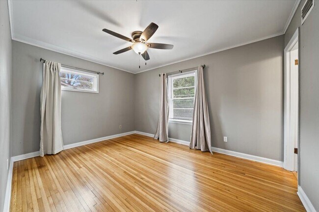 Building Photo - 1073 Ivy Rd