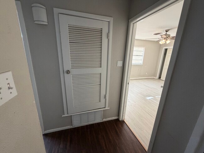 Building Photo - 5412 39th Dr