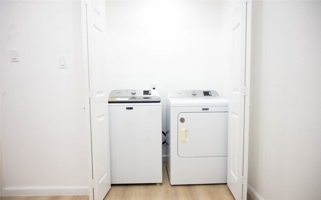 Building Photo - 4113 Glenhaven Dr