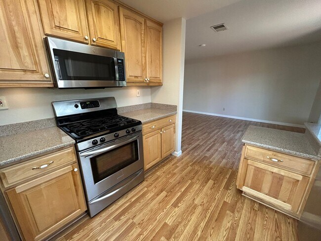 Building Photo - Beautiful Two-Story Home in Village Oaks, ...
