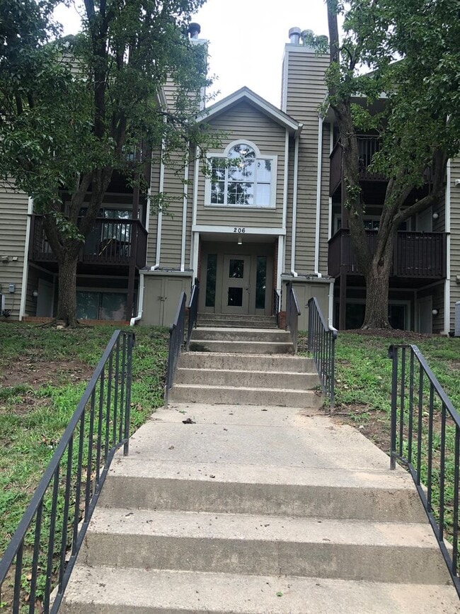 Building Photo - 206 Water Fountain Ct