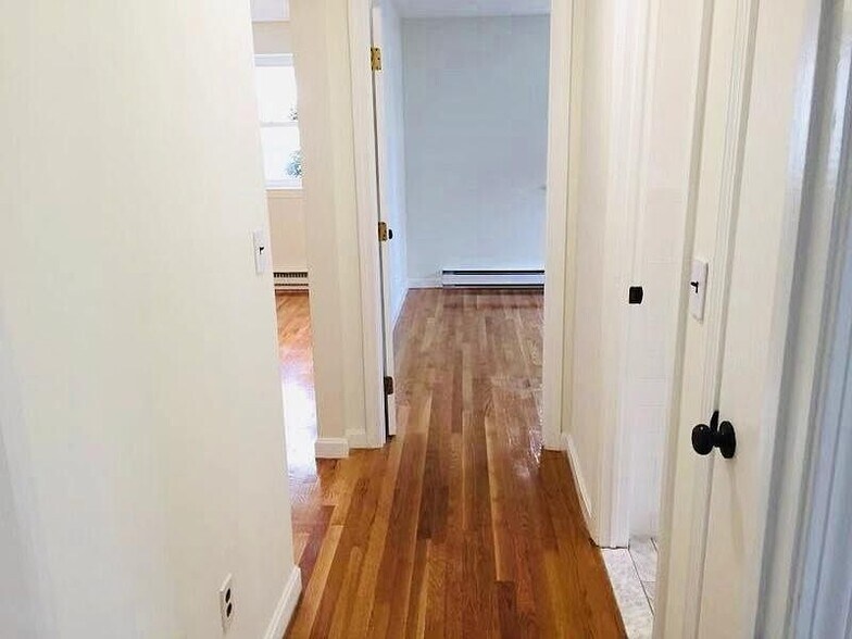 Building Photo - 104 Trowbridge St