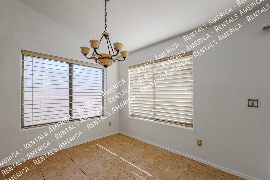 Building Photo - 4647 E Lavender Ln