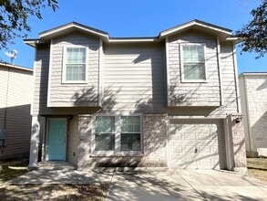 Building Photo - Outstanding 3 bedroom/2.5 bath home in established neighborhood just minutes from Lackland AFB an...