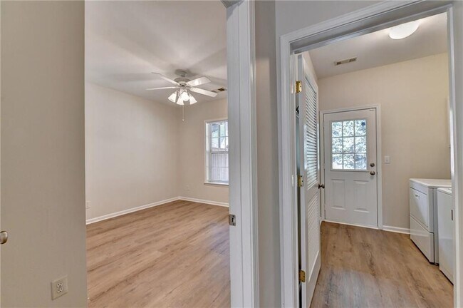 Building Photo - 2026 Merrimont Way