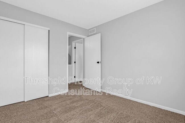 Building Photo - 2522-2524 Weyburn Road - 2524