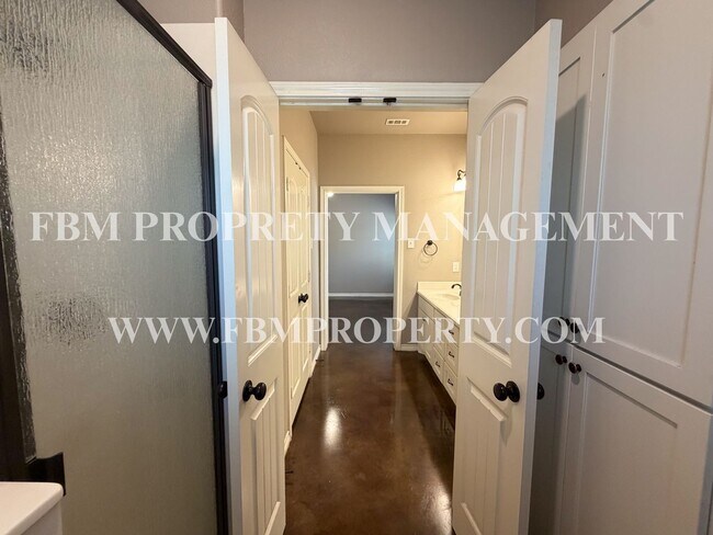 Building Photo - 161 E Canton St