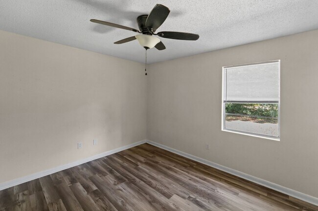Building Photo - 234 Deerwood Dr