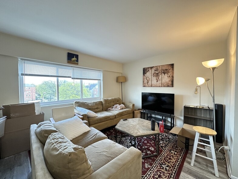 Building Photo - 1400 Chicago Ave