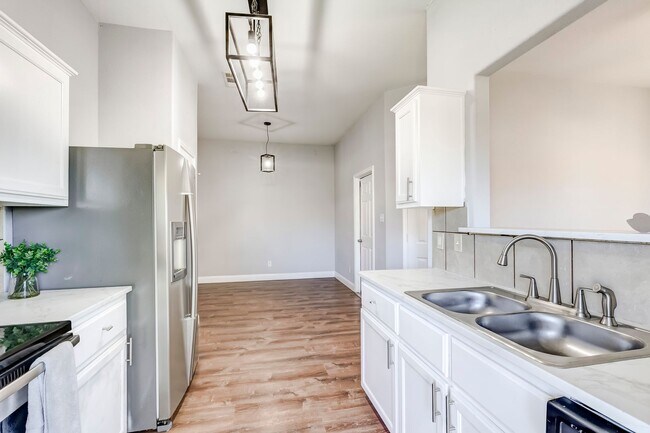 Building Photo - 2930 Saulsbury Dr