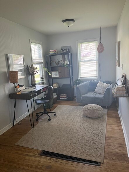 Building Photo - 632 S Anna Ave