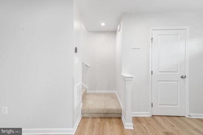 Building Photo - 7233 Statesman Blvd