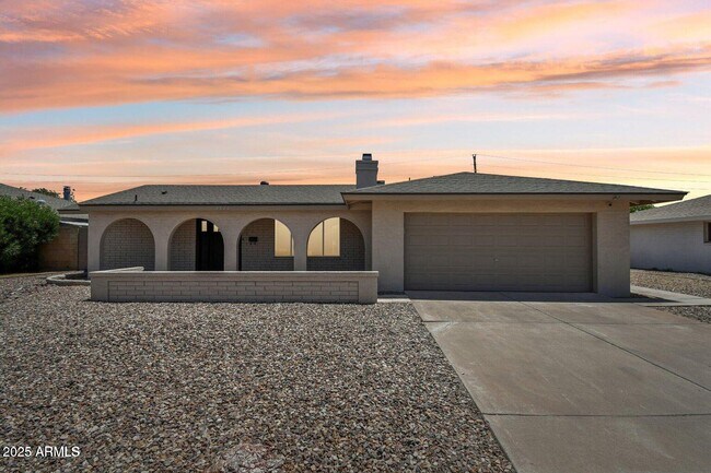 Building Photo - 2519 E Geneva Dr